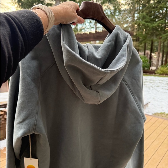 Women's Restore Half Zip Hoodie Smoke Blue
Vuori XL NWT Perfect condition - Picture 4 of 13
